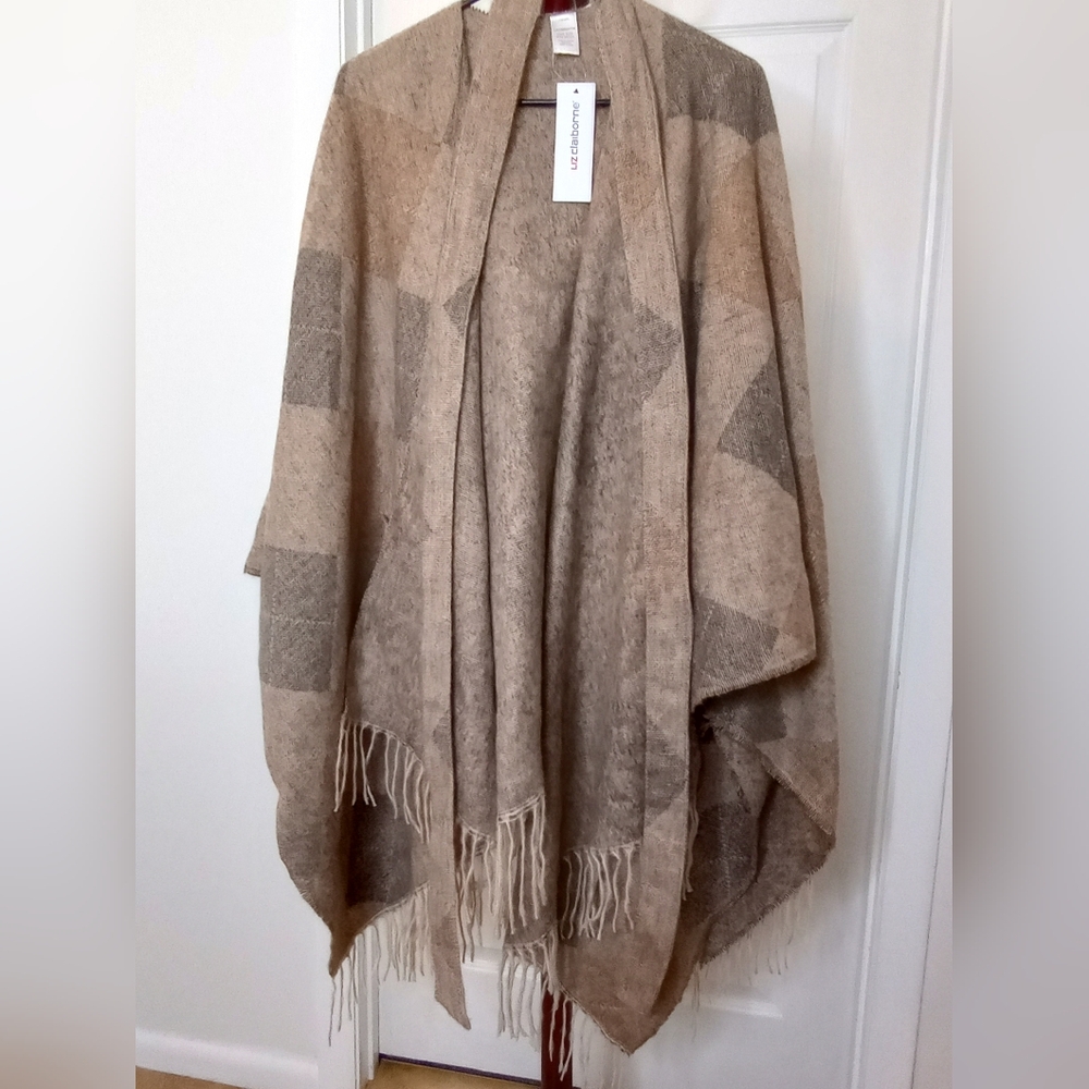 Liz Claiborne Neutral Wrap w/belt